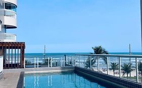 Vila Caiçara Apto à beira mar! Novinho